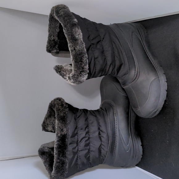 Like new Time and Tru size 8 black zip snow boots - Picture 3 of 7